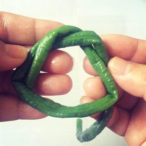 Cách làm chả cá bọc đậu đũa