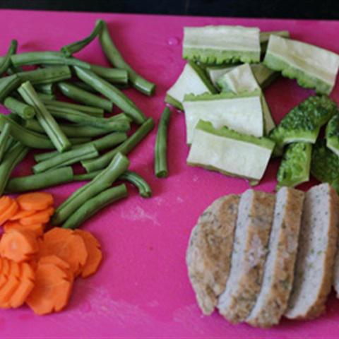 Cách làm chả cá rim rau củ