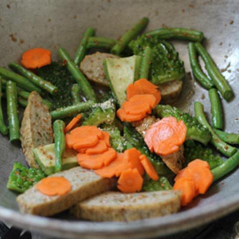 Cách làm chả cá rim rau củ