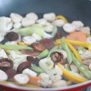 Cách làm chả cá xào rau nấm