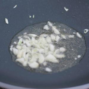 Cách làm chả cá xào rau nấm