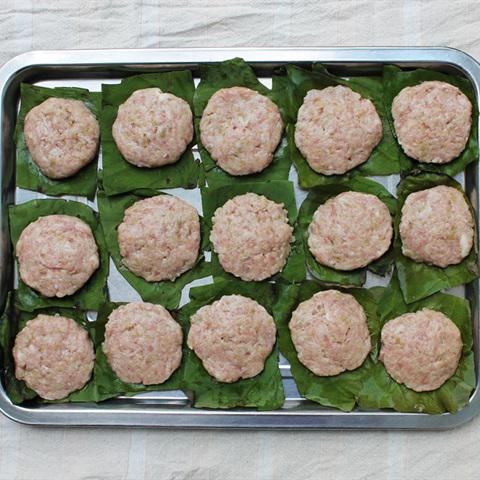 Cách làm chả cốm lá sen