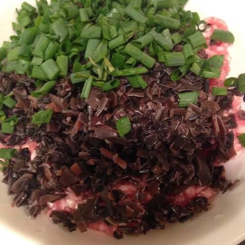 Cách làm chả cuốn lá tía tô