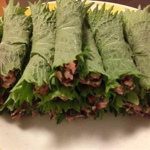 Cách làm chả cuốn lá tía tô