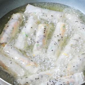 Cách làm chả giò chiên nhân nấm thịt