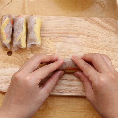 Cách làm chả giò cuộn phô mai