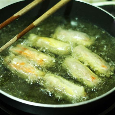 Cách làm chả giò cuộn phô mai