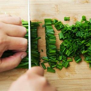 Cách làm chả giò hẹ