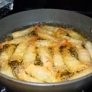 Cách làm chả giò hình hỏa tiễn