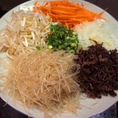 Cách làm chả giò nhân thịt rau củ