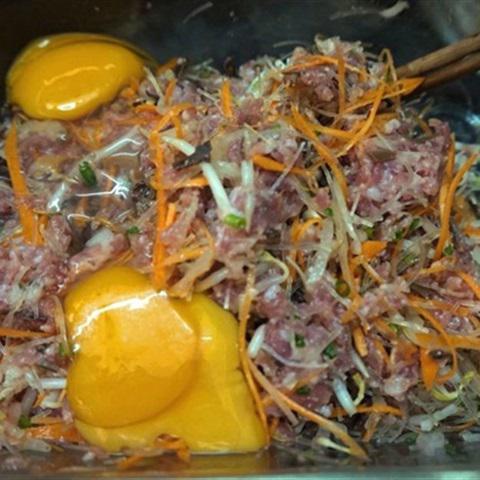 Cách làm chả giò nhân thịt rau củ