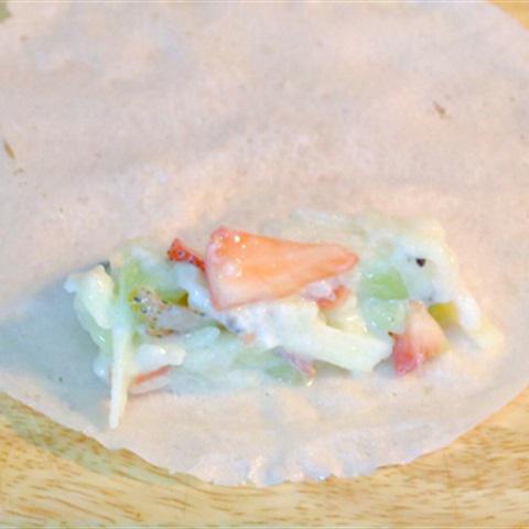 Cách làm chả giò nhân trái cây