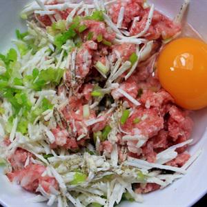 Cách làm chả giò rế khoai môn