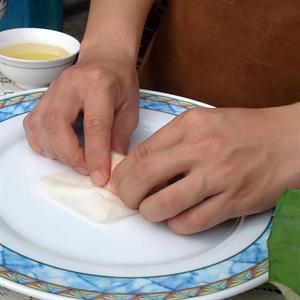 Cách làm chả giò vải