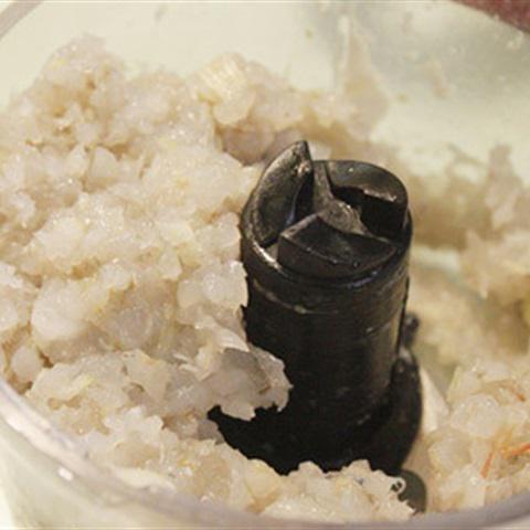 Cách làm chả tôm bọc trứng cút