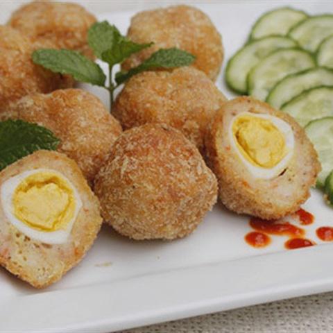 Cách làm chả tôm bọc trứng cút