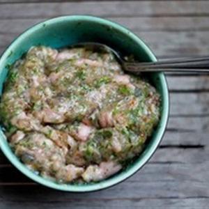 Cách làm chả tôm cuốn đậu bắp