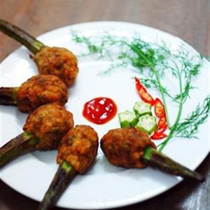 Cách làm chả tôm cuốn đậu bắp