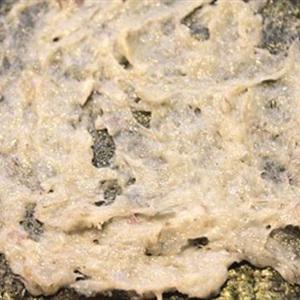 Cách làm chả tôm cuộn rong biển