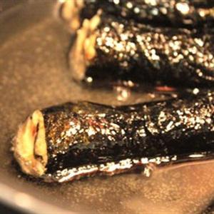 Cách làm chả tôm cuộn rong biển