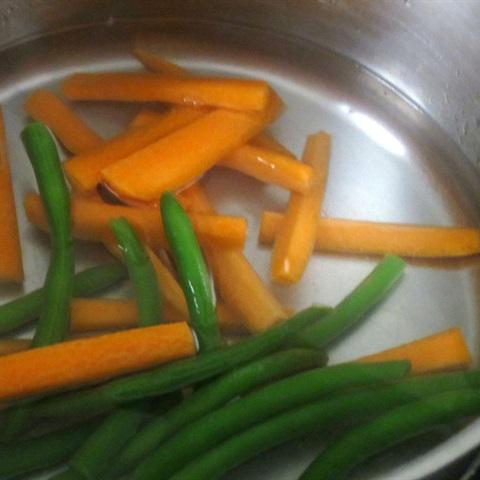 Cách làm chả trứng cuộn rau củ