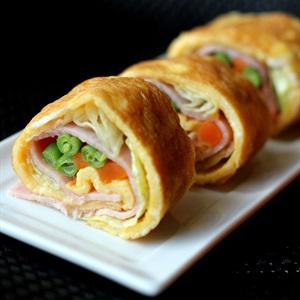 Cách làm chả trứng cuộn rau củ