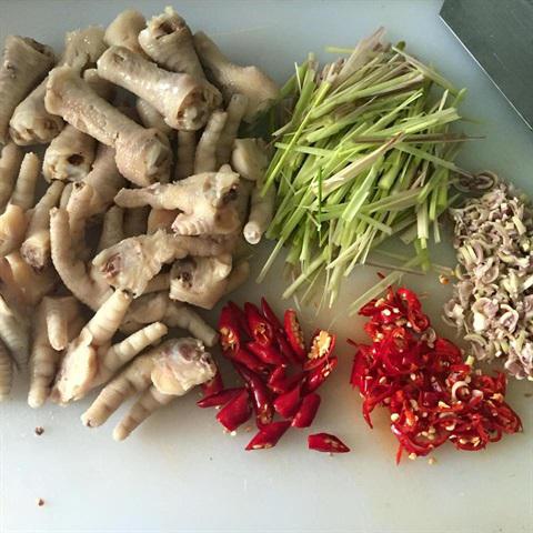 Cách làm chân gà ngâm sả ớt