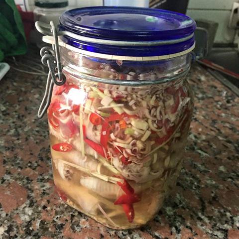 Cách làm chân gà ngâm sả ớt
