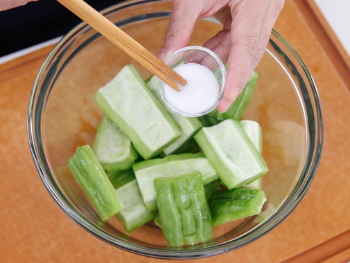 Chân gà nướng muối ớt thơm lừng, giòn cay đậm vị