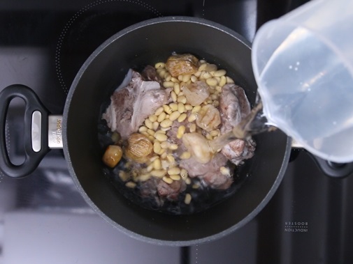 Chân gà nướng muối ớt thơm lừng, giòn cay đậm vị