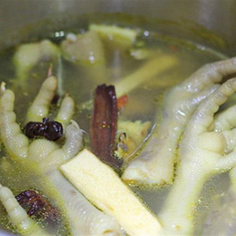 Cách làm chân gà nướng sa tế