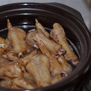Cách làm chân gà om ngũ vị