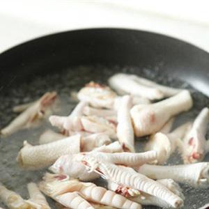 Cách làm chân gà om nước tương