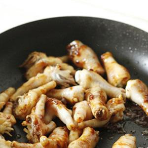 Cách làm chân gà om nước tương