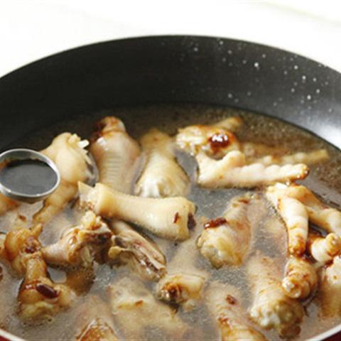 Cách làm chân gà om nước tương