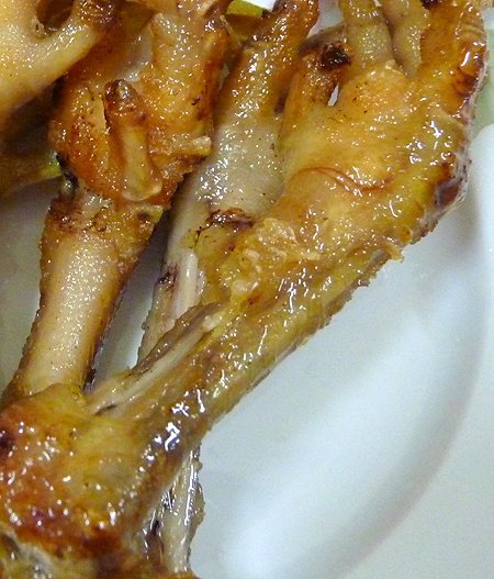 Chân gà rán giòn chấm muối chanh ớt