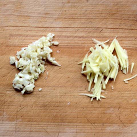 Cách làm chân gà rim tàu xì