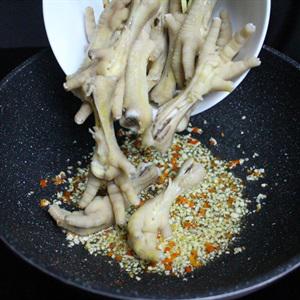 Cách làm chân gà xào cay