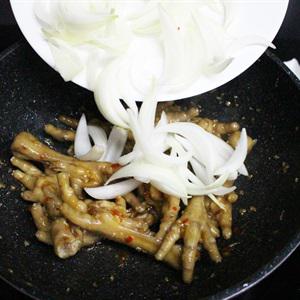 Cách làm chân gà xào cay