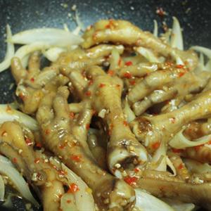 Cách làm chân gà xào cay