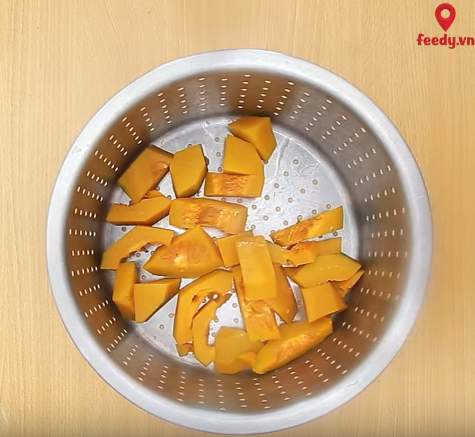 Chân giò hầm bí đỏ ngon ngọt, bổ dưỡng cho bà bầu nhiều sữa