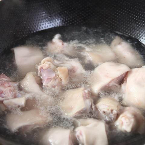 Cách làm chân giò hầm đậu nành