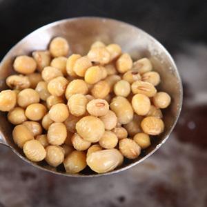 Cách làm chân giò hầm đậu nành