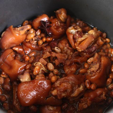 Cách làm chân giò hầm đậu nành