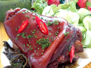 Chân giò hầm ngũ vị – món ngon không thể thiếu dịp Tết