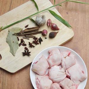 Cách làm chân giò hầm ngũ vị