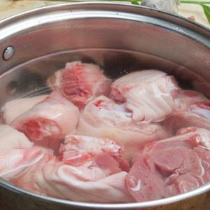 Cách làm chân giò hầm ngũ vị