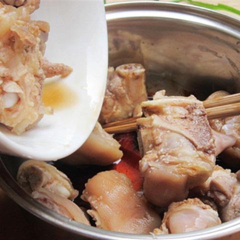 Cách làm chân giò hầm ngũ vị