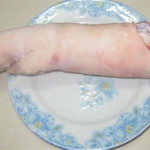 Cách làm chân giò hầm thuốc bắc