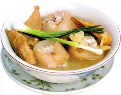 Chân giò ninh măng